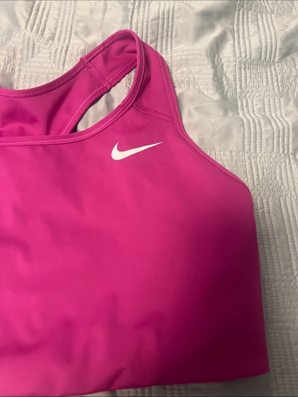 Nike Racerback Sports Bra in Bright Magenta Size 1X - Picture 2 of 3